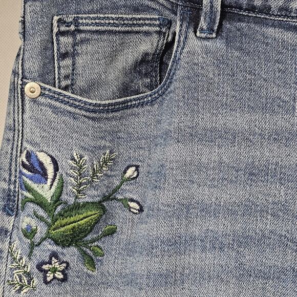 J. Jill Denim Authentic Fit Cropped Embroidered Blue Flowers Jeans Sz 14 Stretch - Picture 4 of 14